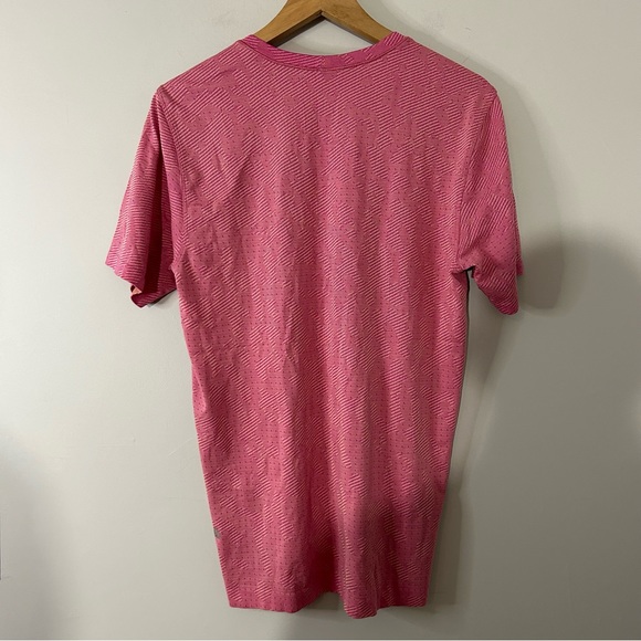 Lululemon Metal Vent Breathe Short Sleeve Tee Pink Purple Camo - Picture 5 of 6